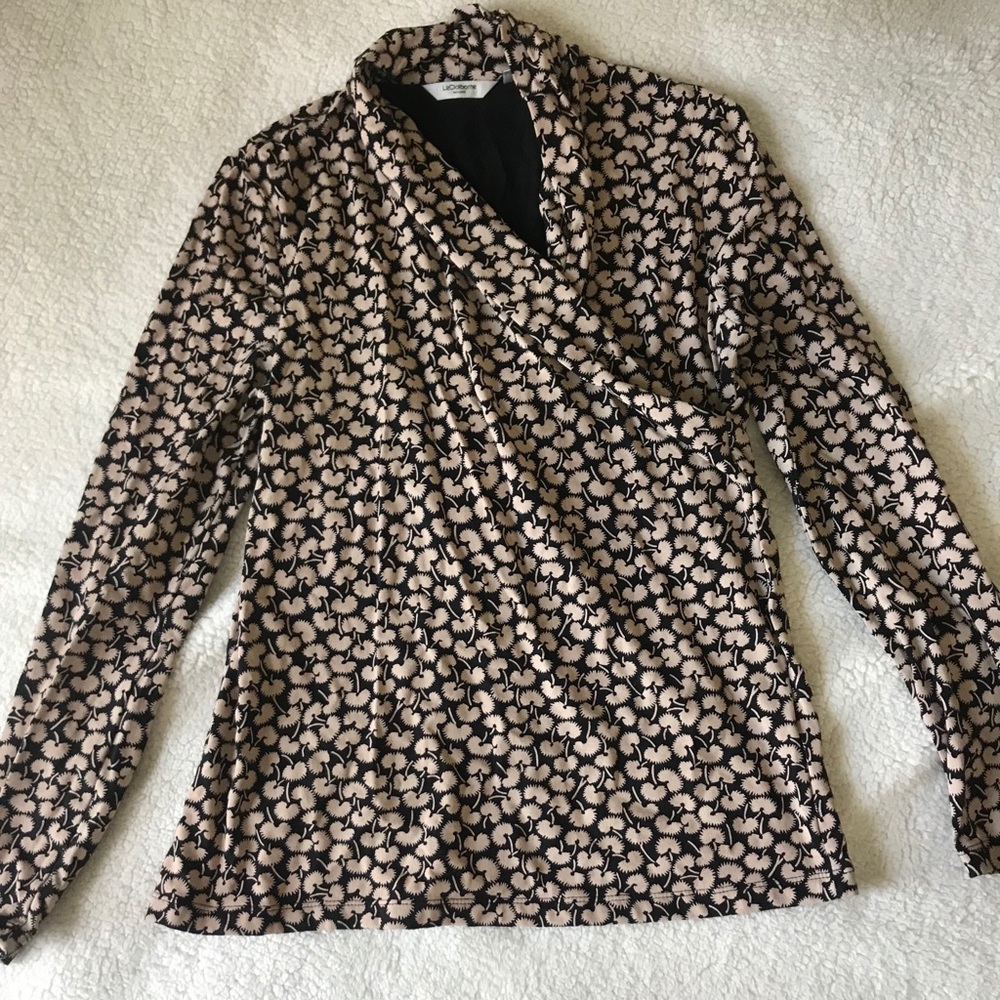 Blouse flower design